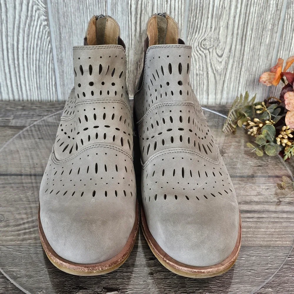 Söfft Brenley Leather Chelsea Ankle Boots 11M Taupe Gray Cutout Booties Zip Back